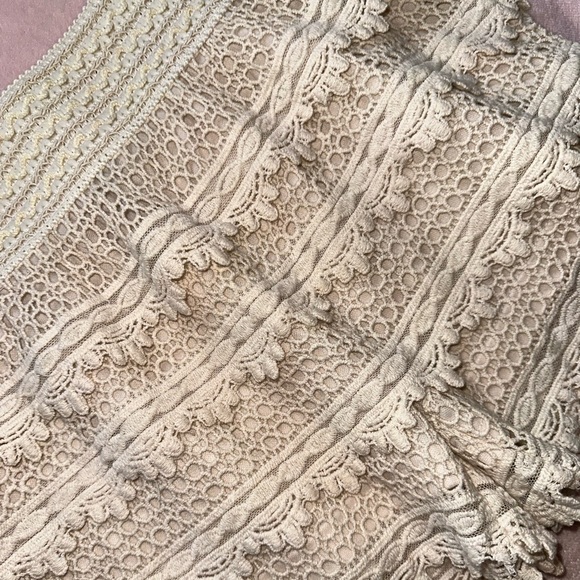 CROCHET TIERED CREAM COLORED SHORTS · SIZE M, FITS S/M - Picture 7 of 7